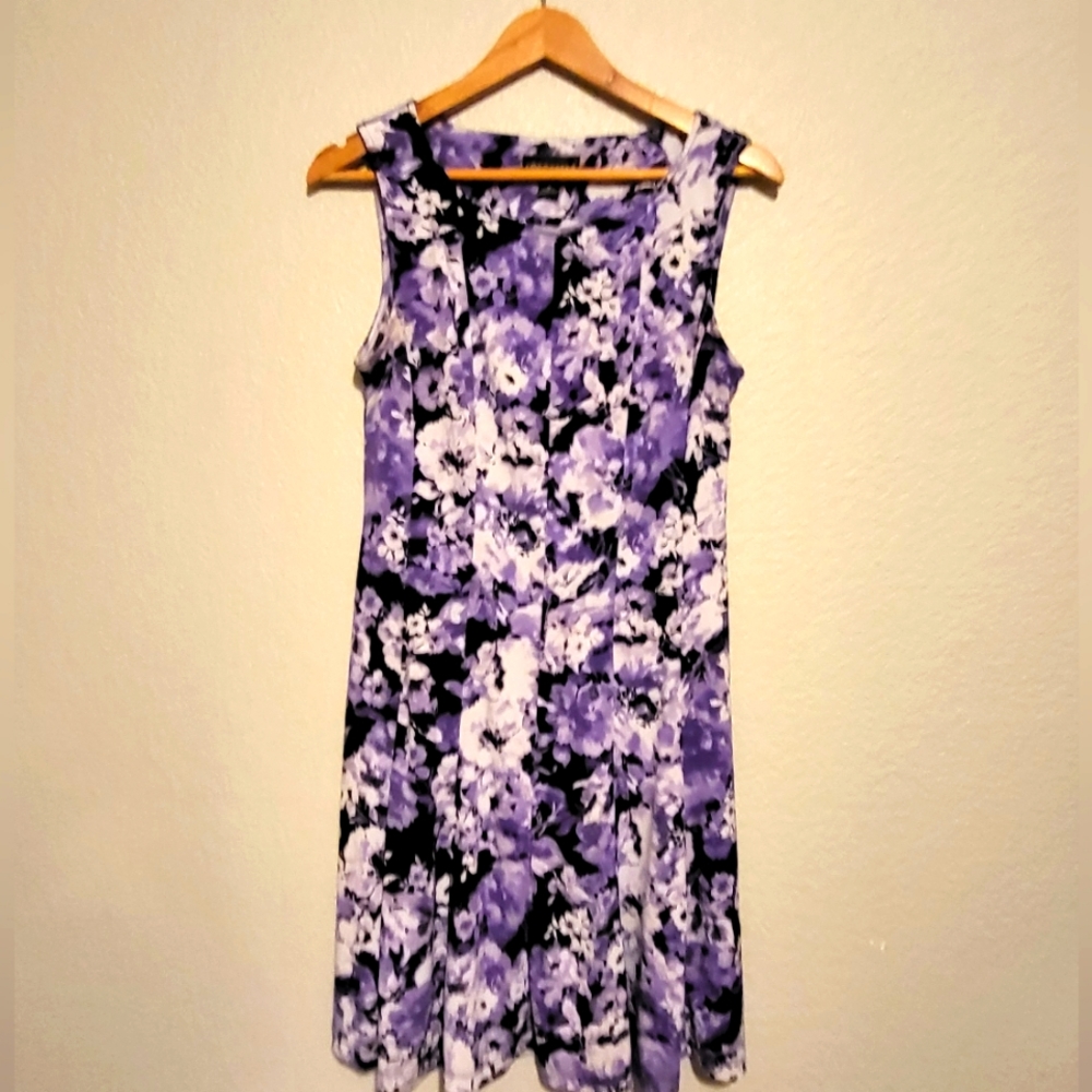 Connected Apparel Shift Dress. Purple and Black Floral.  Size 10